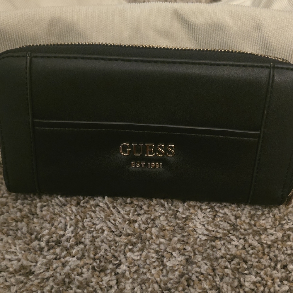 Guess Black and Gold Zip Wallet - Picture 1 of 4